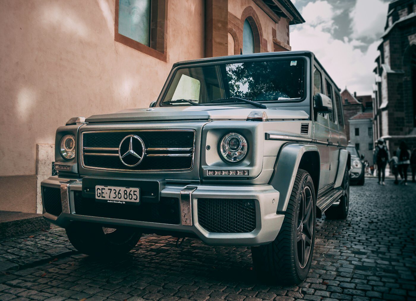 Four-wheel-drive vehicle in an urban setting